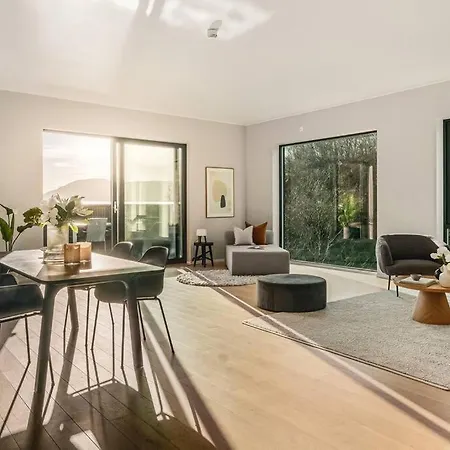 Large Seafront Penthouse Apt! Private Roof Terrace Szálloda *