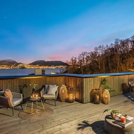 Hotel Large Seafront Penthouse Apt! Private Roof Terrace