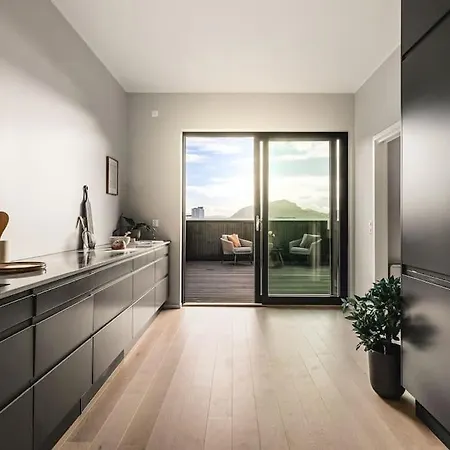 Szálloda Large Seafront Penthouse Apt! Private Roof Terrace *