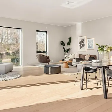 Large Seafront Penthouse Apt! Private Roof Terrace