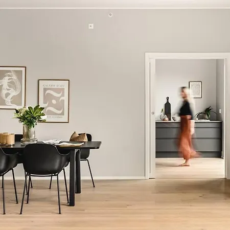 Large Seafront Penthouse Apt! Private Roof Terrace * Bergen