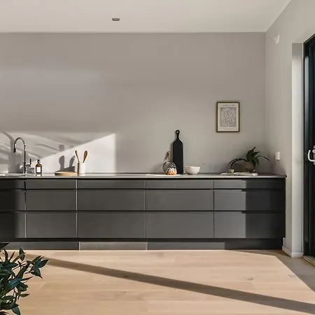 Large Seafront Penthouse Apt! Private Roof Terrace Szálloda