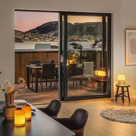 Large Seafront Penthouse Apt! Private Roof Terrace * Bergen
