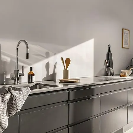 Large Seafront Penthouse Apt! Private Roof Terrace Szálloda *