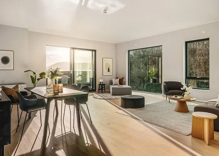 Large Seafront Penthouse Apt! Private Roof Terrace Hotel *