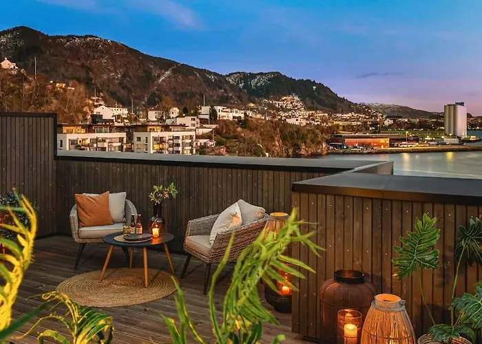 Large Seafront Penthouse Apt! Private Roof Terrace Bergen