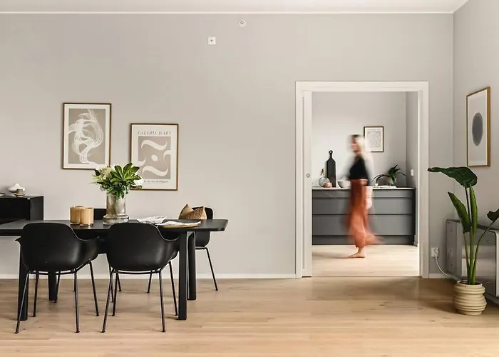 Large Seafront Penthouse Apt! Private Roof Terrace * Bergen