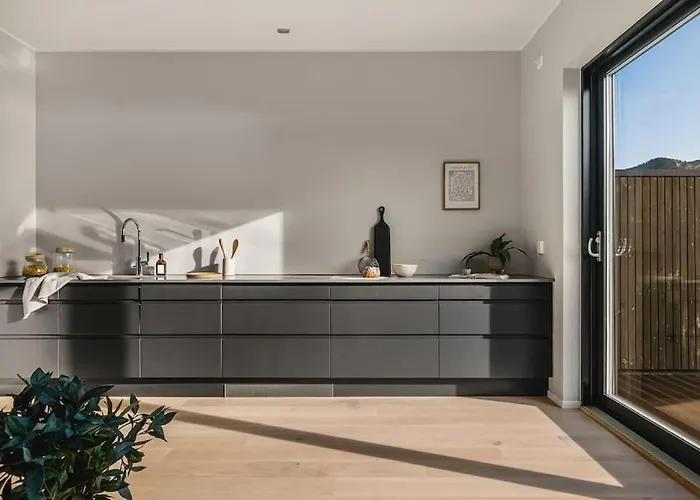 Large Seafront Penthouse Apt! Private Roof Terrace Hotel