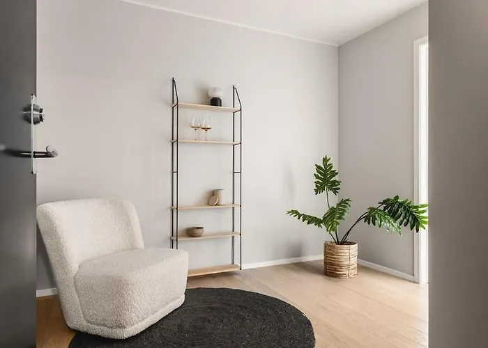 Large Seafront Penthouse Apt! Private Roof Terrace *