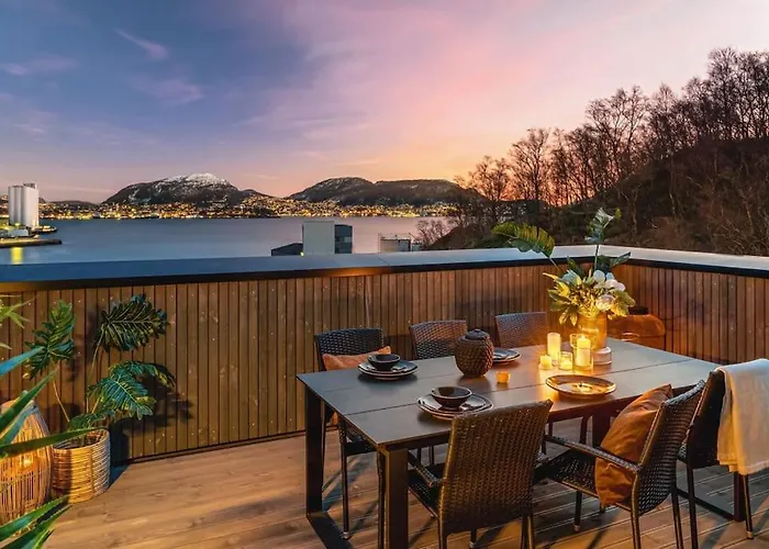 Large Seafront Penthouse Apt! Private Roof Terrace Hotel *