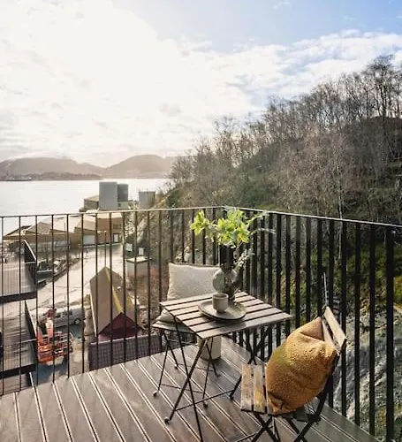 Large Seafront Penthouse Apt! Private Roof Terrace * Bergen