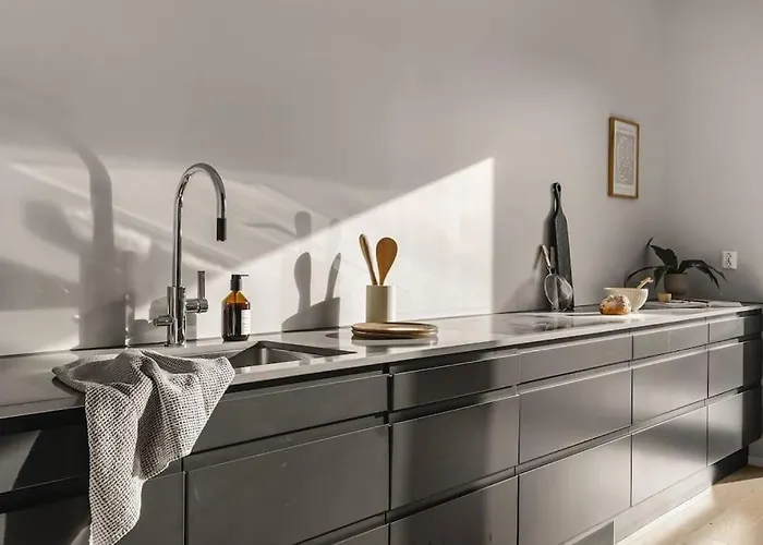 Large Seafront Penthouse Apt! Private Roof Terrace Hotel *