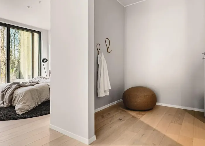 Large Seafront Penthouse Apt! Private Roof Terrace * Bergen