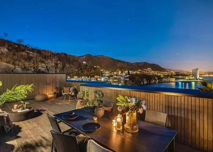 Large Seafront Penthouse Apt! Private Roof Terrace Hotel *