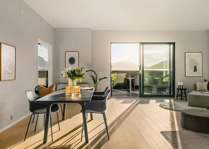 Large Seafront Penthouse Apt! Private Roof Terrace Bergen