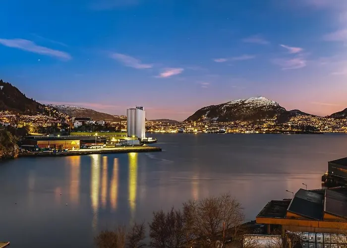 Large Seafront Penthouse Apt! Private Roof Terrace Hotel